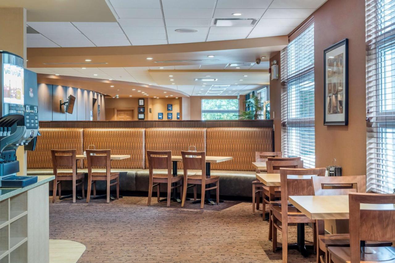 Best Western Plus, Bathurst Hotel & Suites Exterior photo