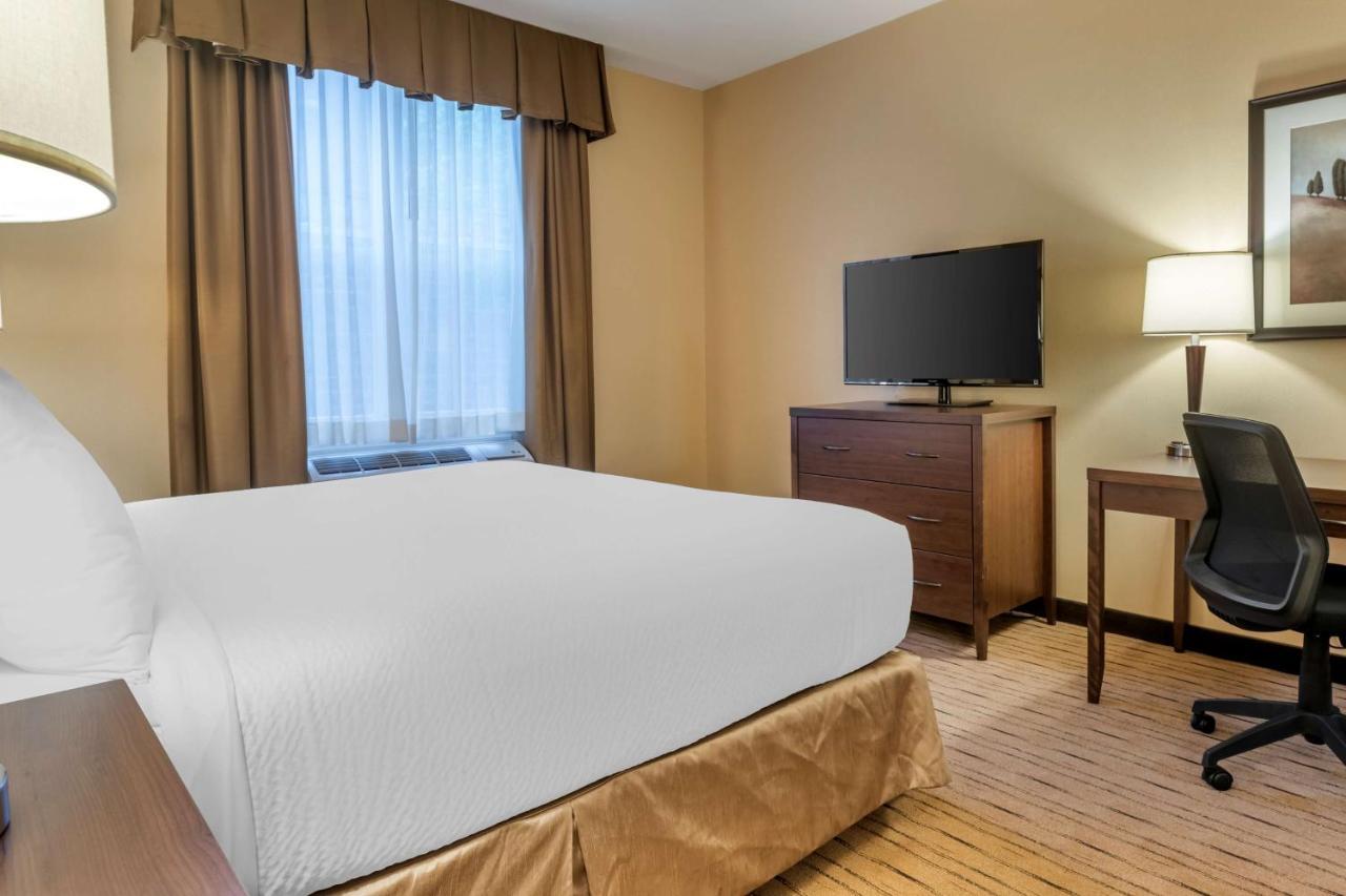 Best Western Plus, Bathurst Hotel & Suites Exterior photo